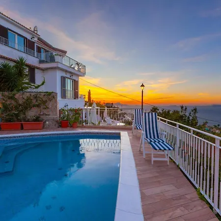 Donna Giovanna - Pool & Sea View Villa